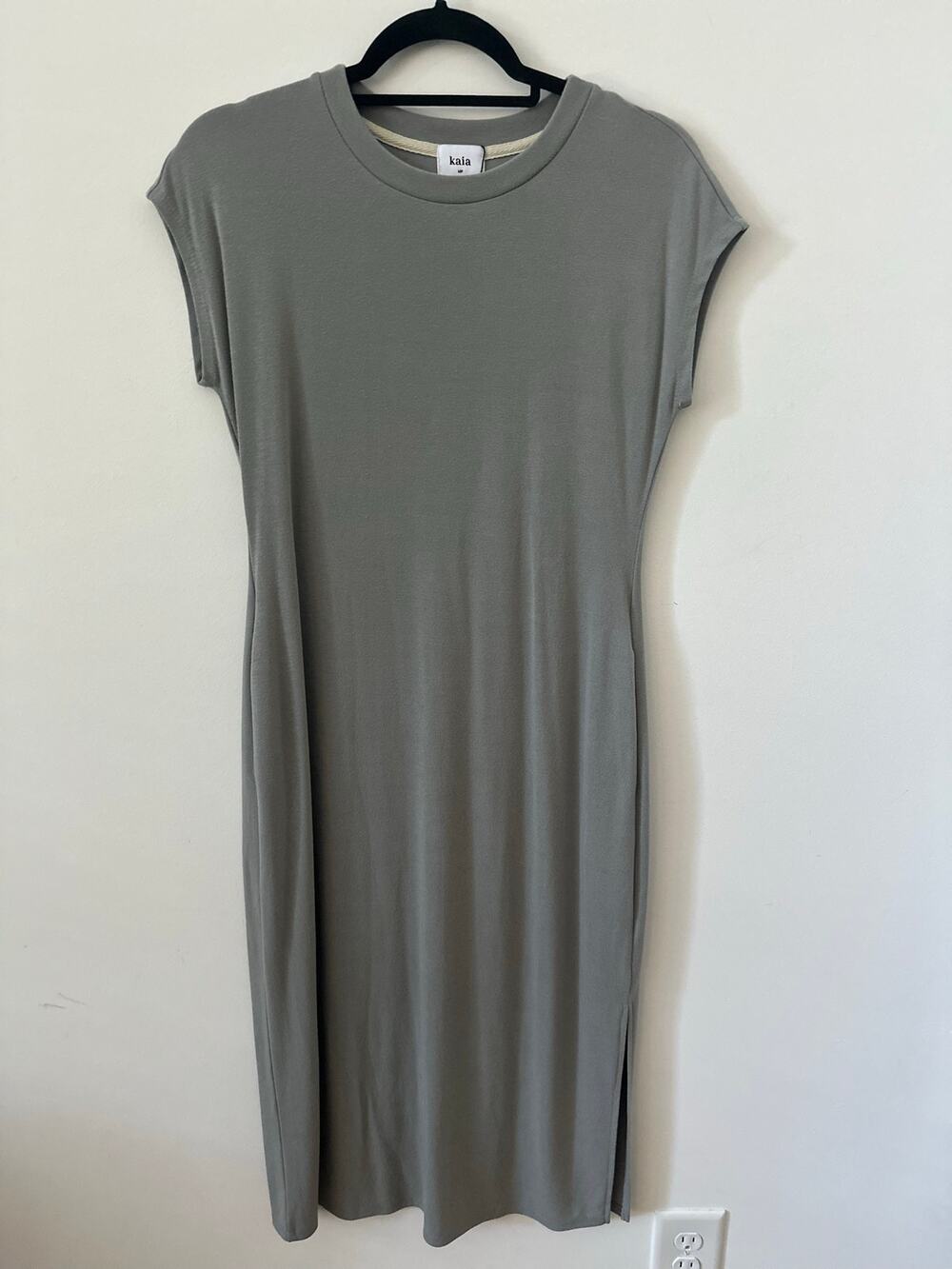 Kaia Side Slit Dress Women's Size MP Grey Crew Neck Short Cap Sleeves